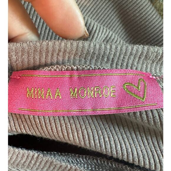 Minaa Monroe tan ribbed long sleeves side slits top Size Small - Picture 3 of 12